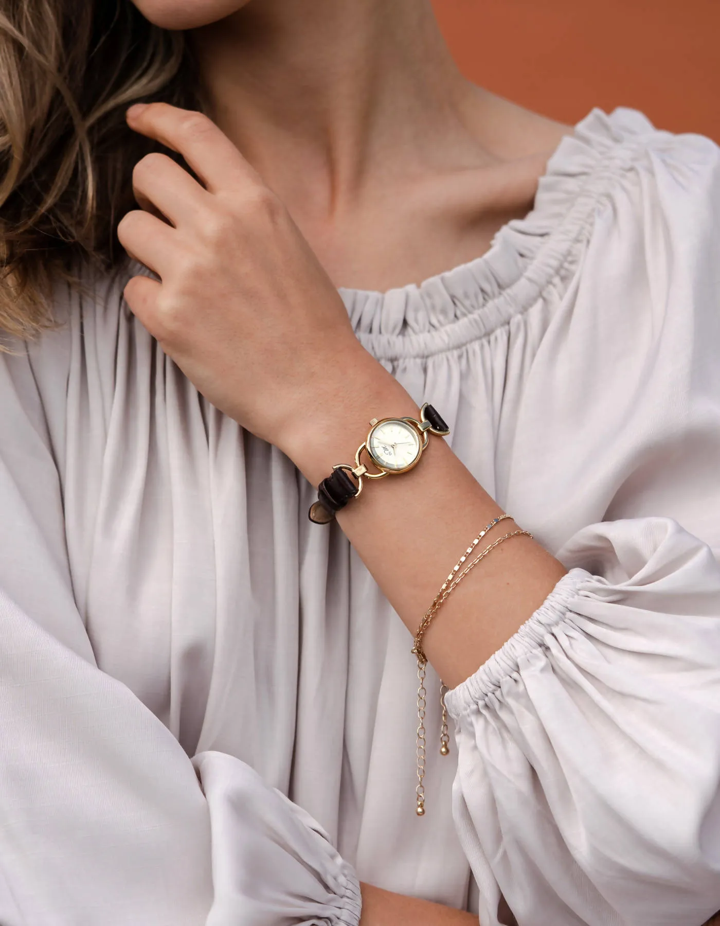 80's Vintage Design Gold-Tone Watch With Brown Leather Strap